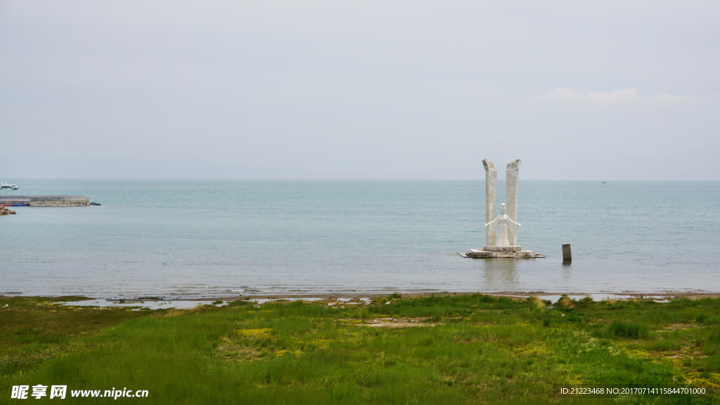 青海湖远眺