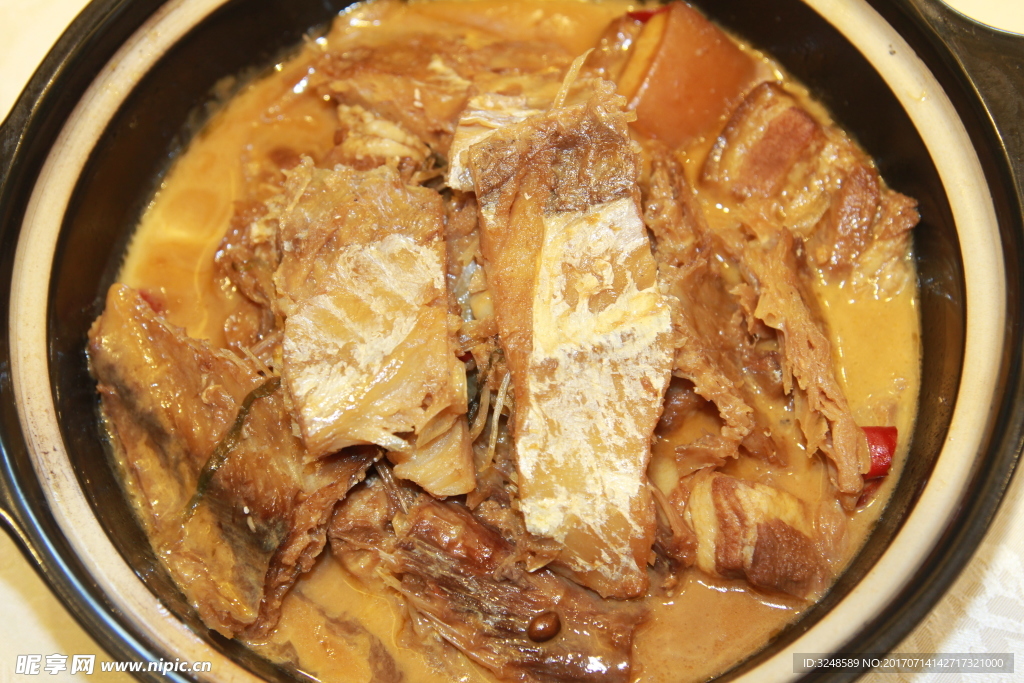 童儿鱼烧肉