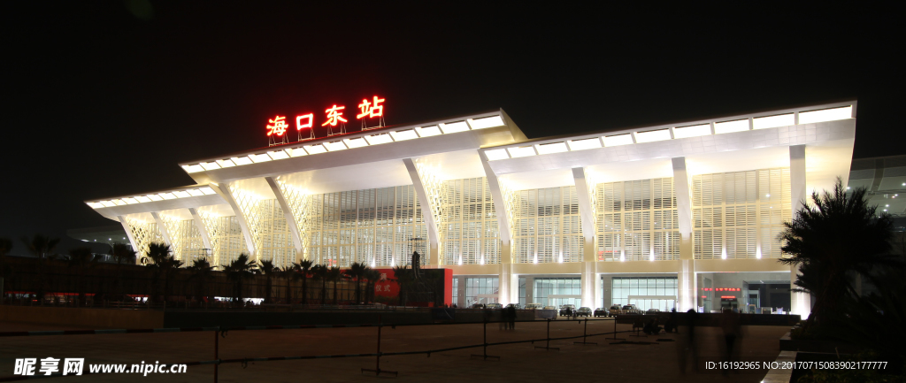 海南东环线海口东站夜景