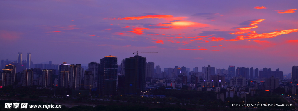 城市黄昏