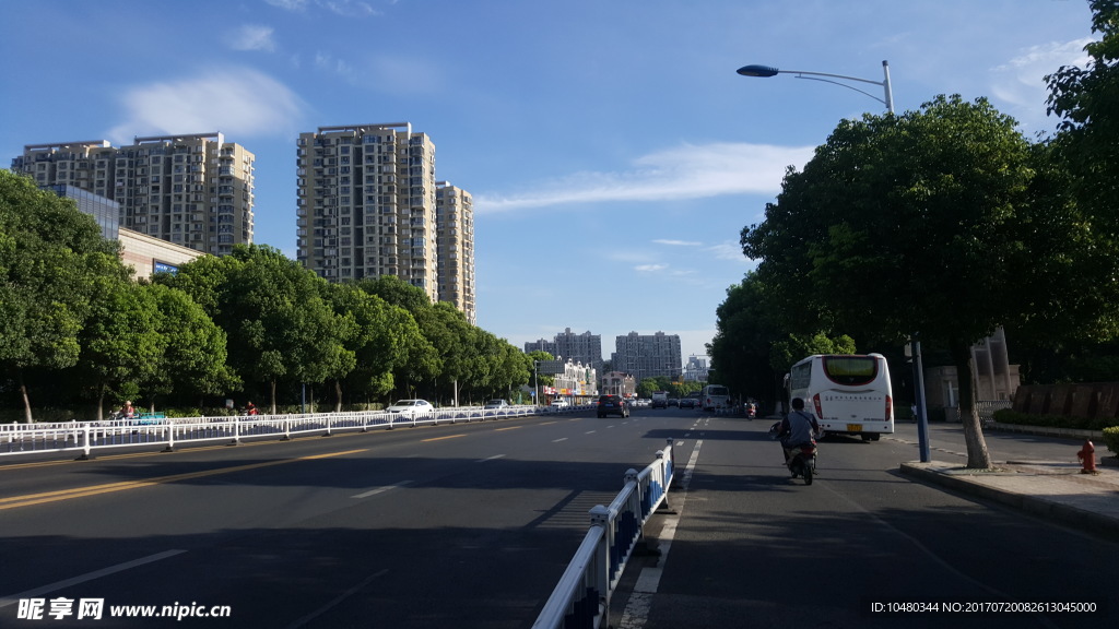 炎炎盛夏之炽热马路