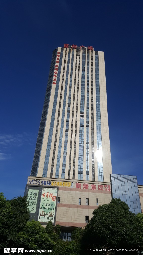 炎炎盛夏之高楼上的阳光