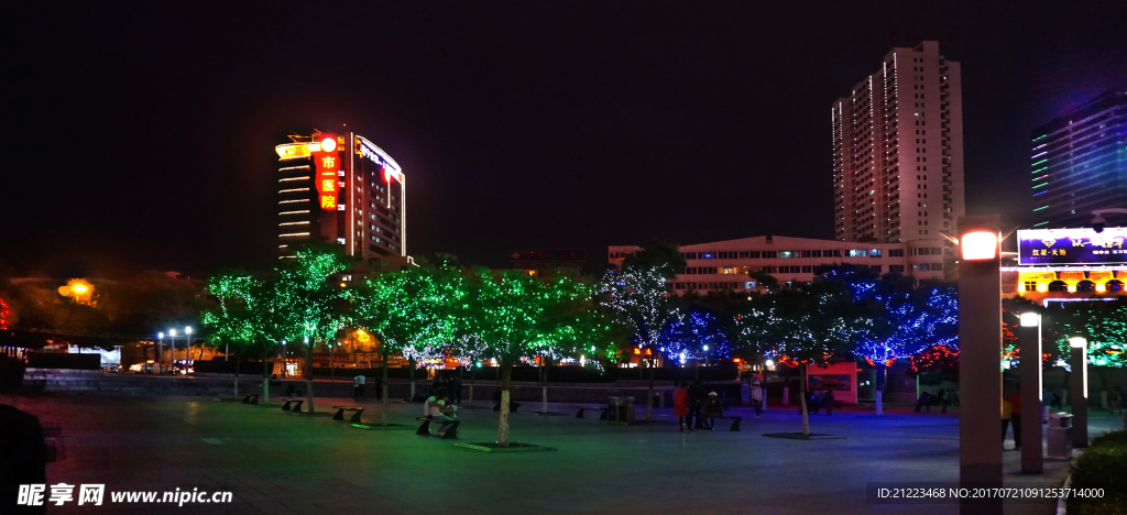 中心广场夜景