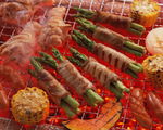 美味烧烤猪肉卷玉米摄影