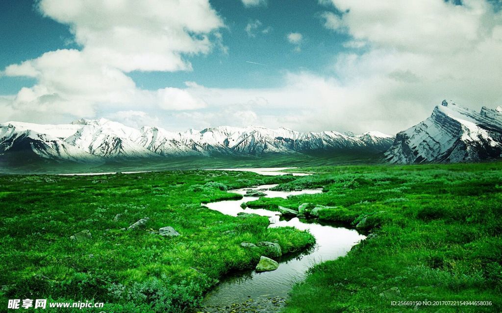 天空 河流   草地