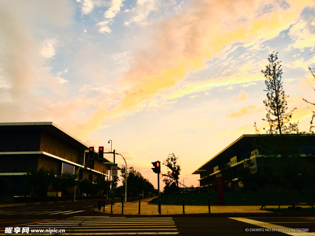 夕阳沈阳科技馆