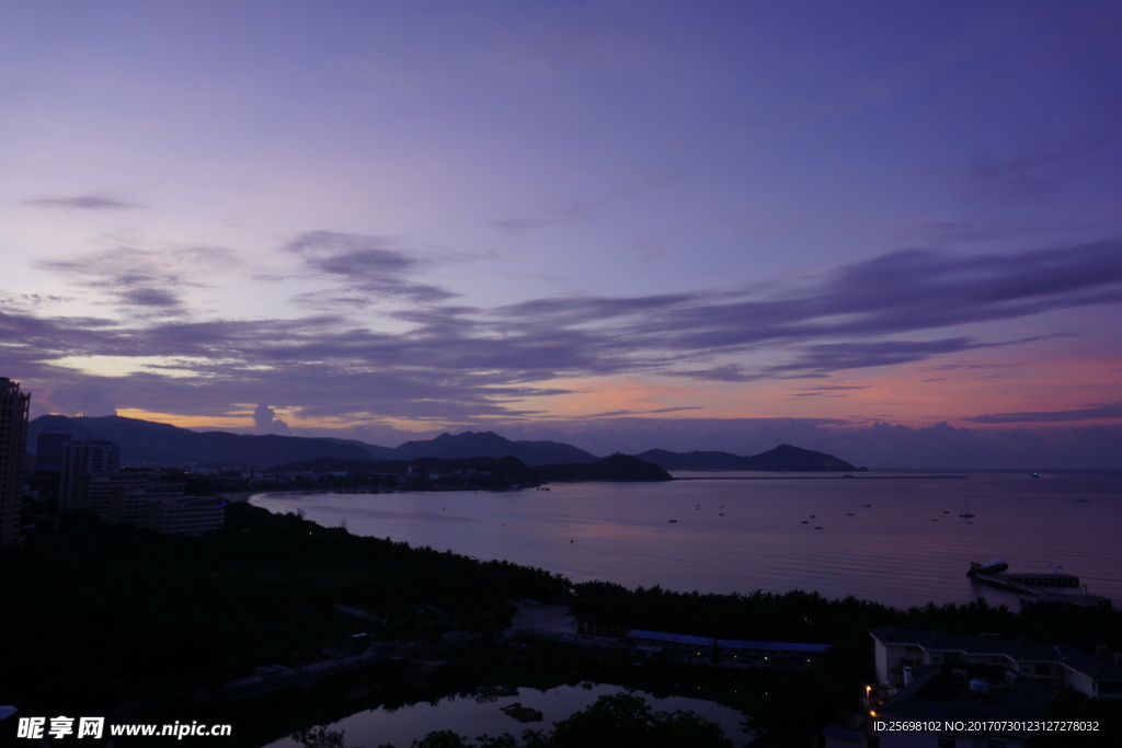 海边日出