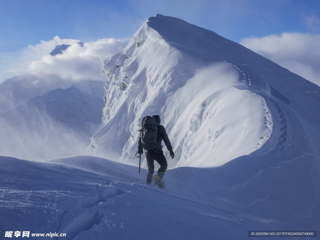 攀登雪山