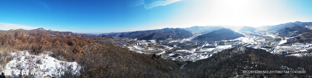 群山雪景