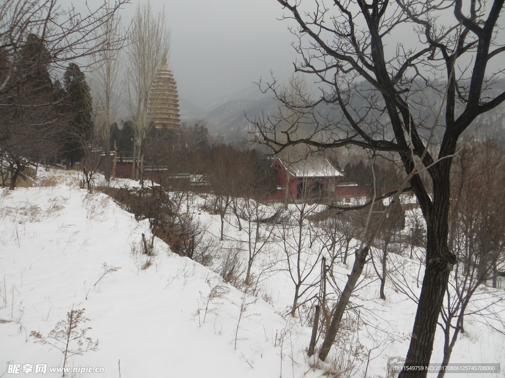 嵩岳寺雪景