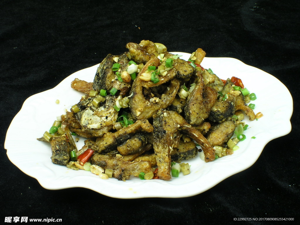 泡豇豆煸鲫鱼图片