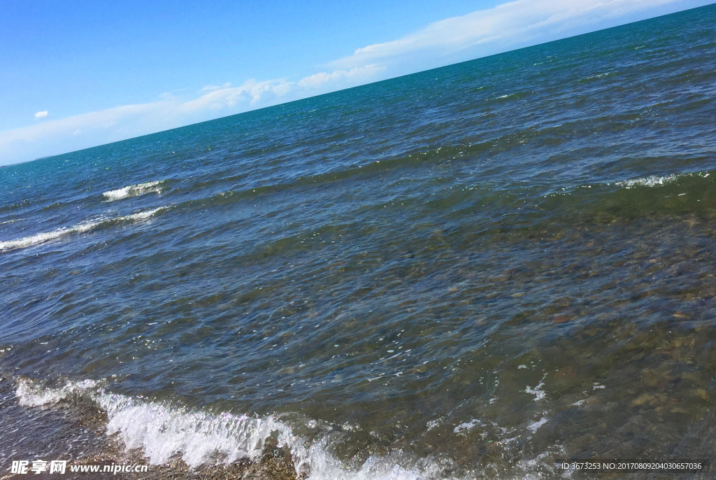 湛蓝清澈的青海湖