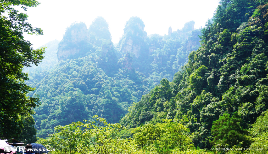 远眺群山