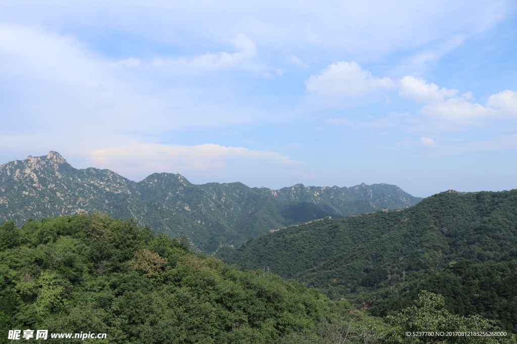 蓝天远山