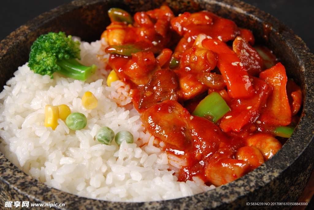 石锅鸡腿拌饭