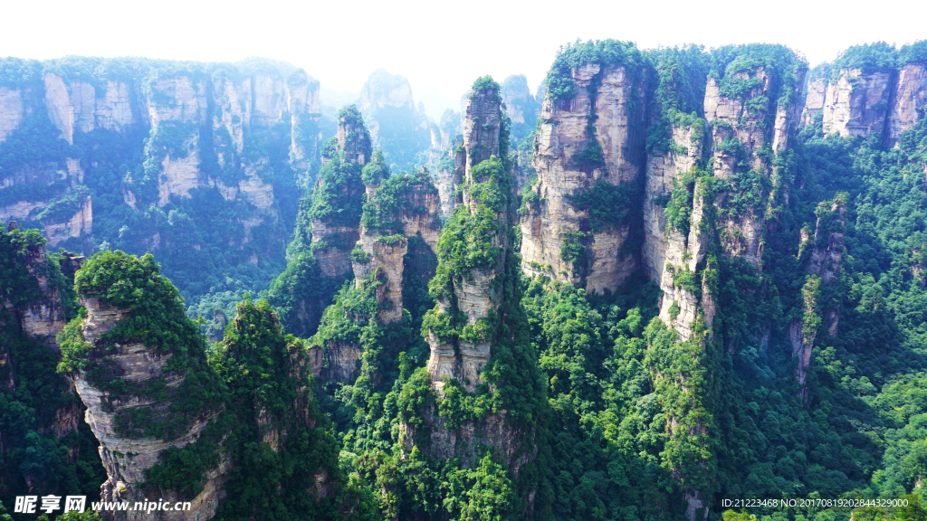 雄峰连绵