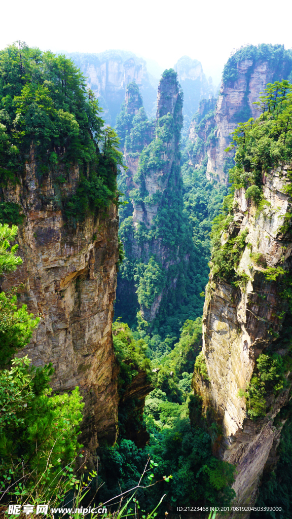 峰峦雄伟