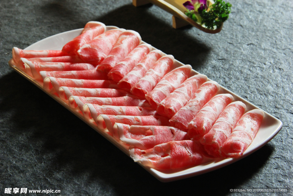 火锅店羊肉片