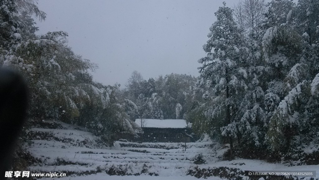 乡村雪景