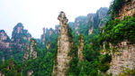 雄峰突兀