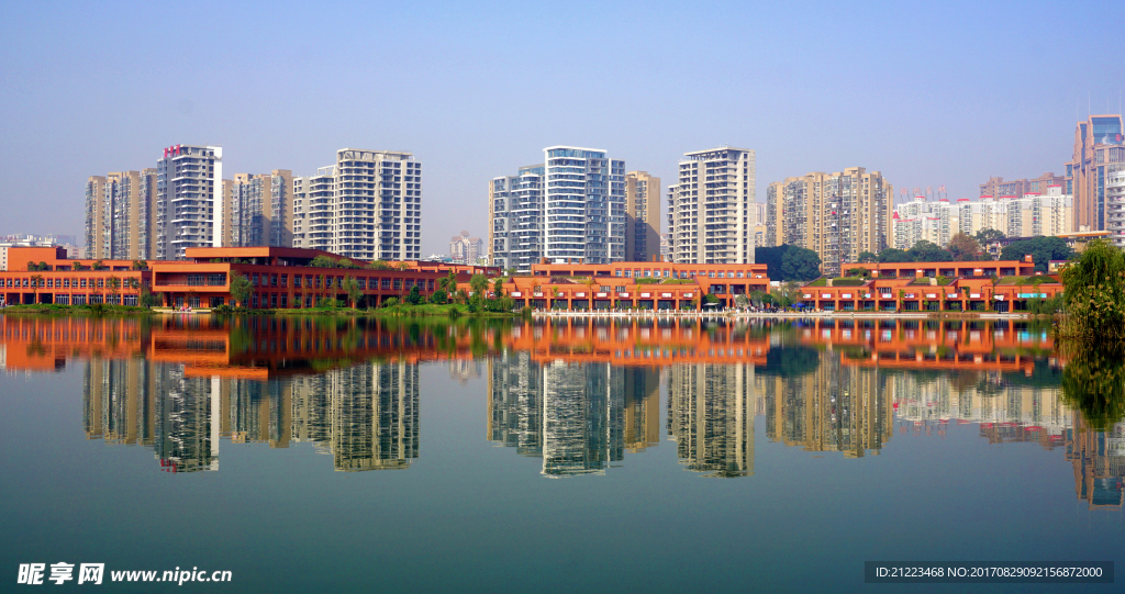 湖畔建筑