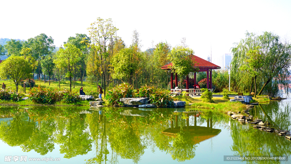 湖畔水景