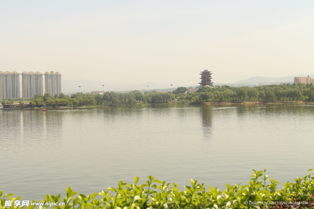 湖水塔