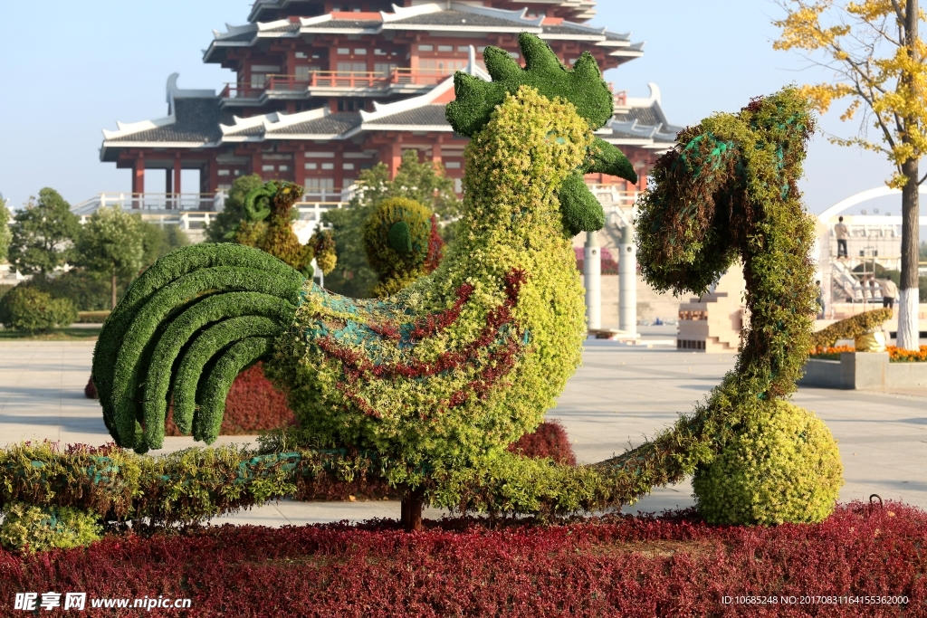 花草鸡雕塑