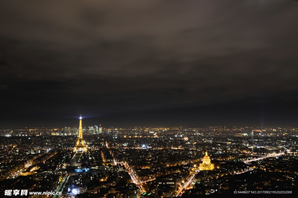 巴黎城市俯瞰夜景图片