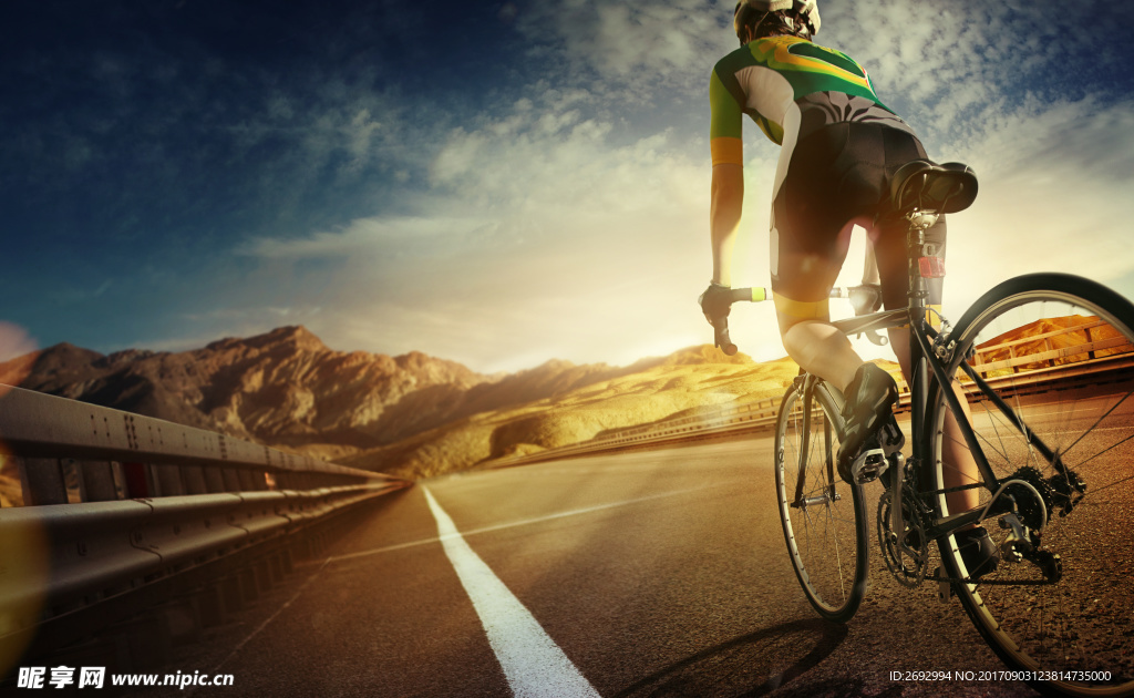 人物健身骑行运动锻炼