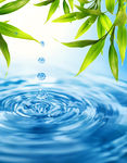 美丽的水倒影图片