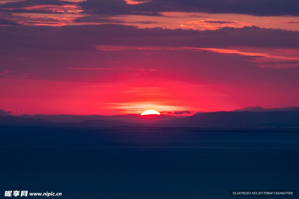 血红的夕阳