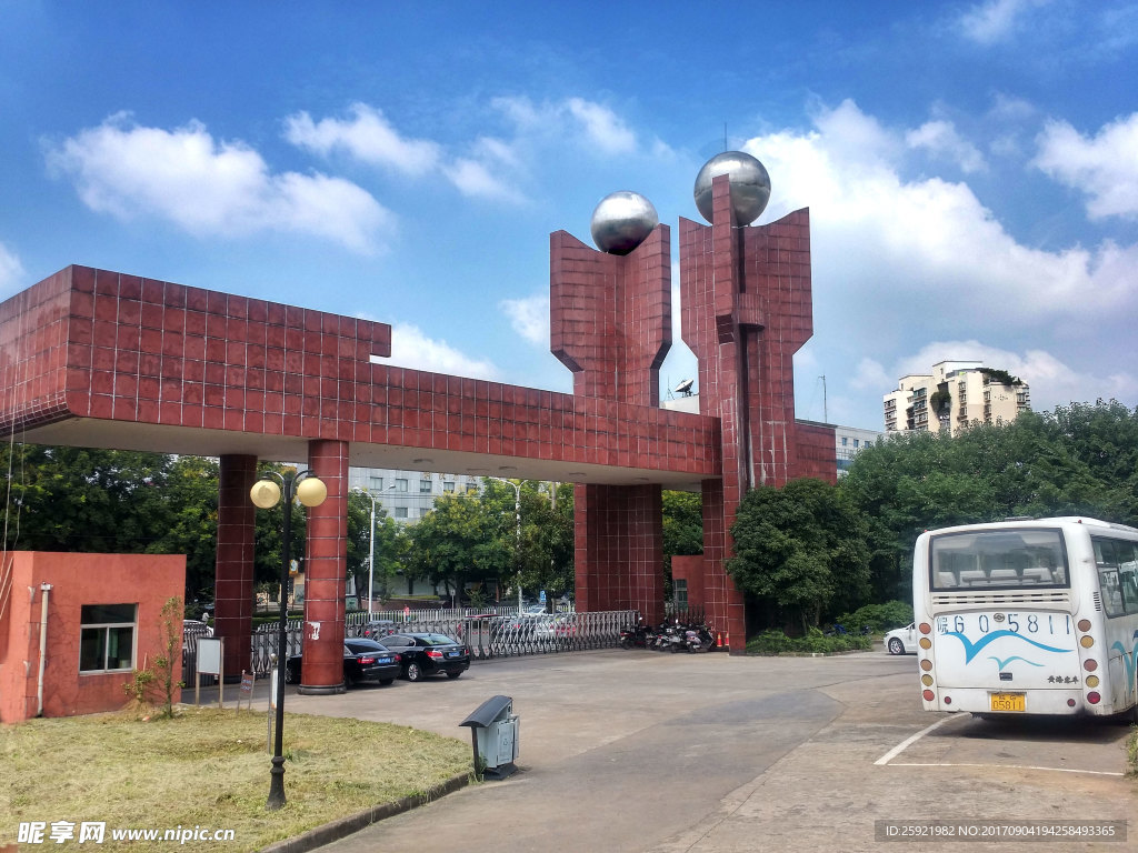 校园门口