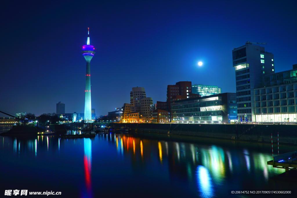 夜幕下的海滩美景