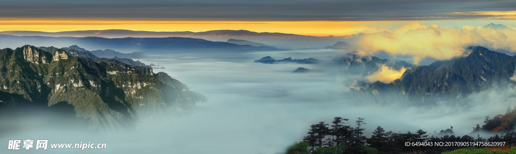 远山云雾缭绕