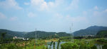 蓝天远山和河流风光图