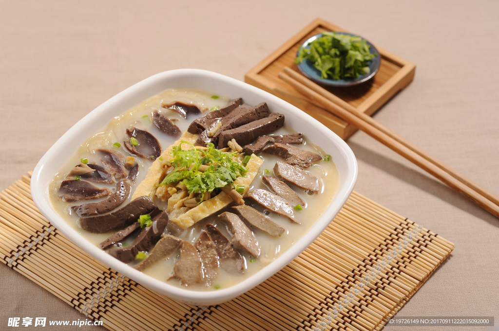 魔粉家鸭血粉丝汤