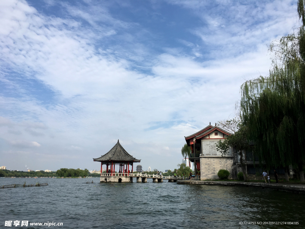 大明湖 湖中亭