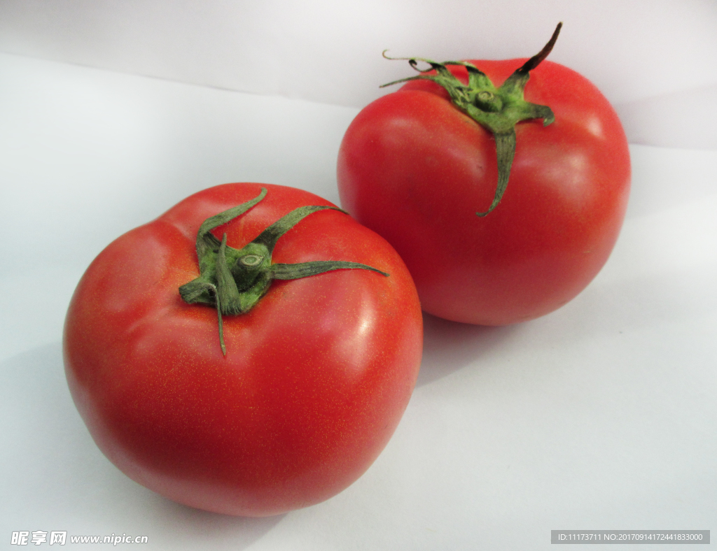 两个西红柿图片