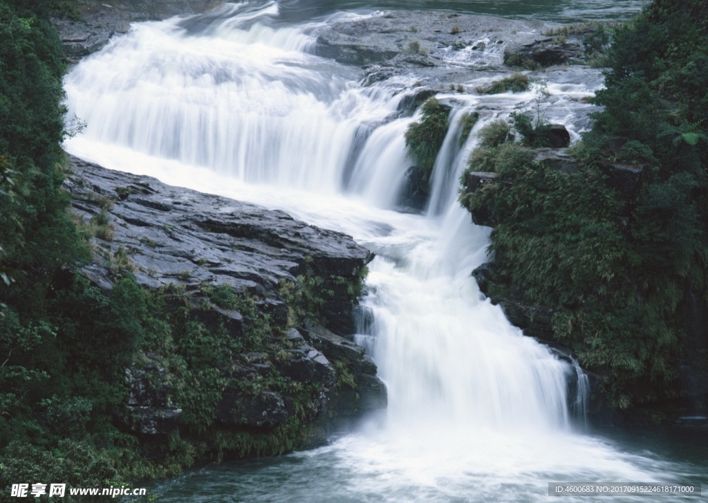 山溪瀑布图片   旅游摄影素材
