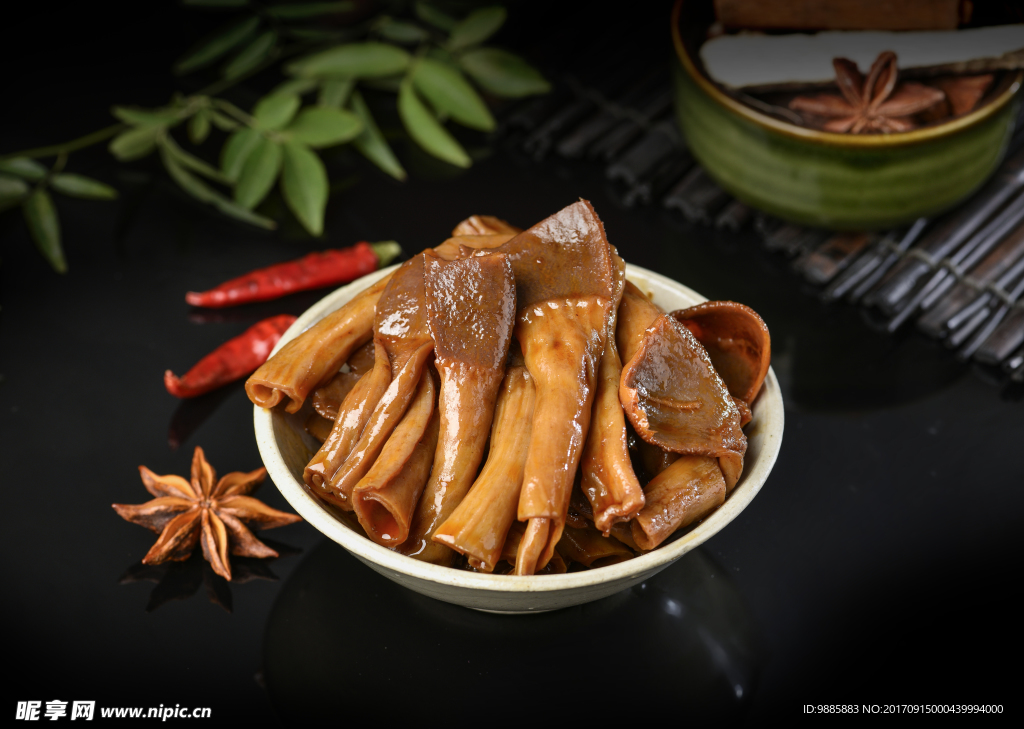 卤鸭肠摄影图  传统美食 餐饮美食 摄影图库 昵图网