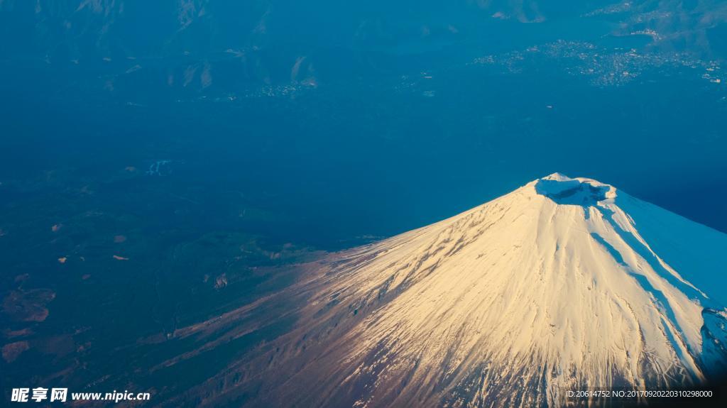 壮观的雪山