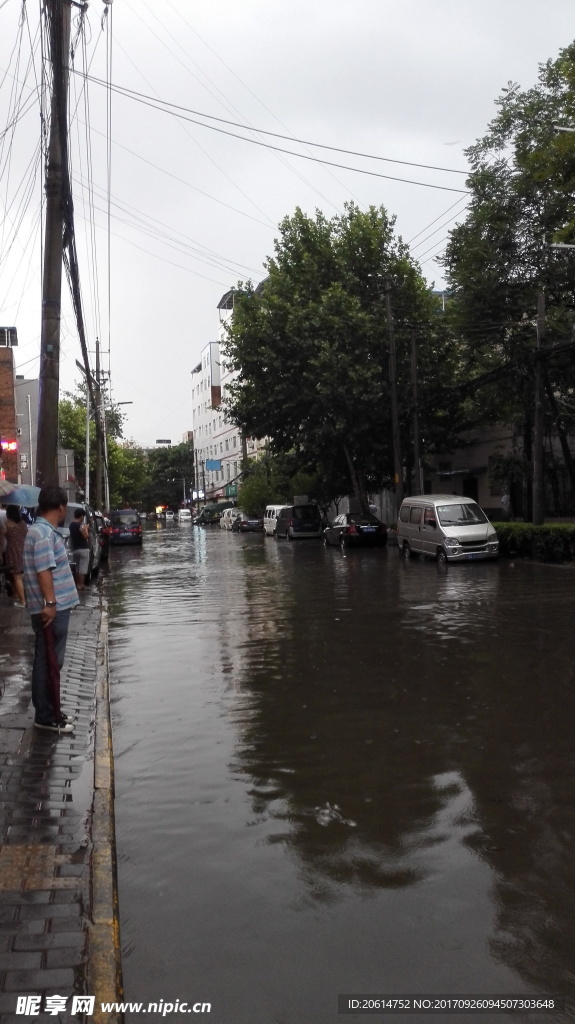 大水淹没的街道