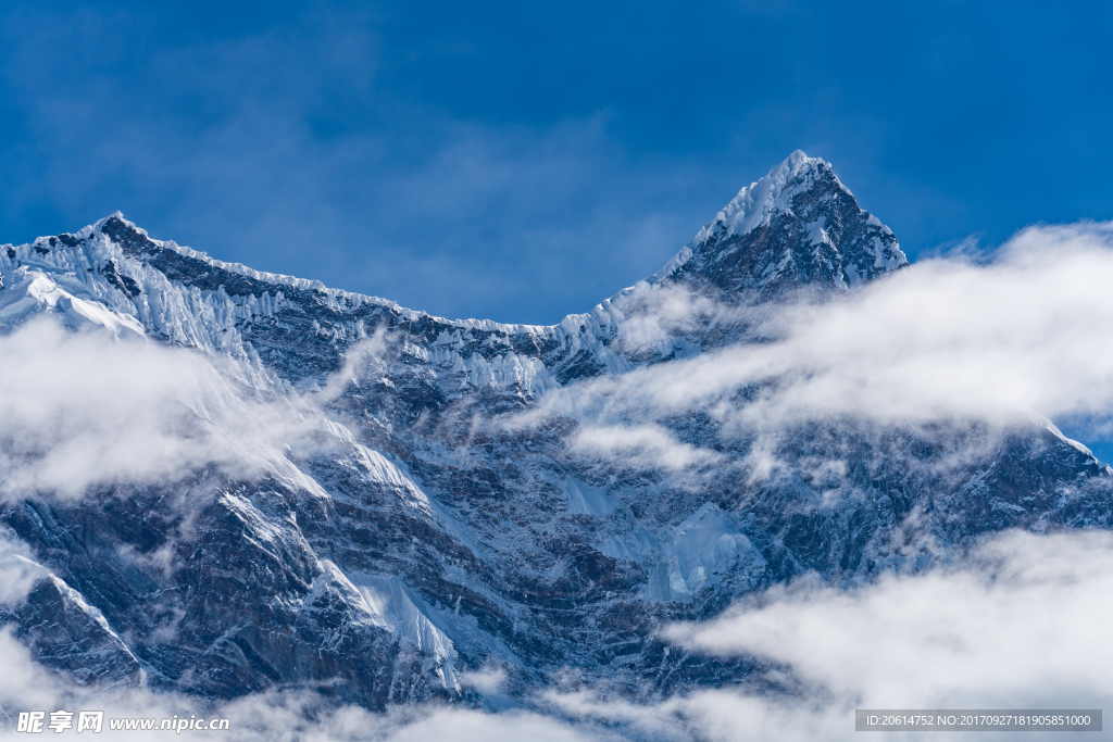 高大的雪山