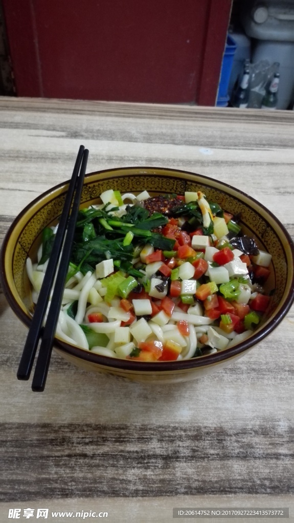 美食杂酱面