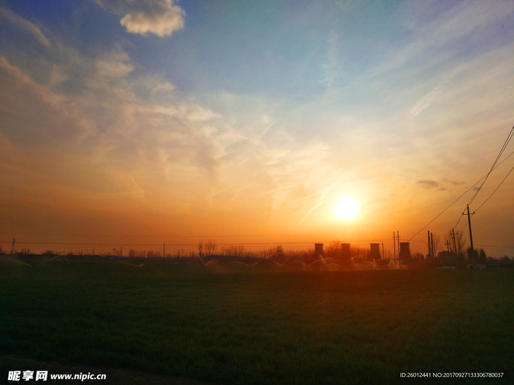 夕阳下的麦田