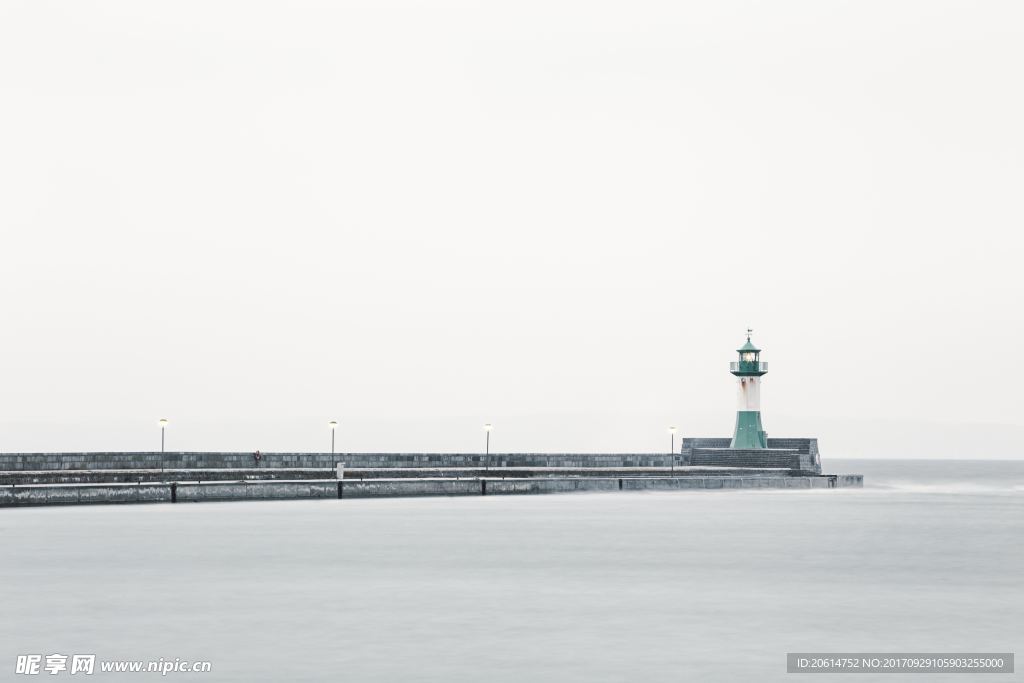 海边灯塔