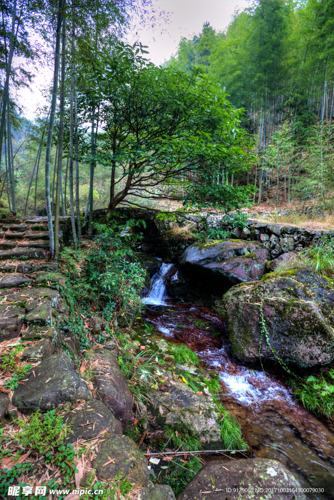 九华乡周公山村