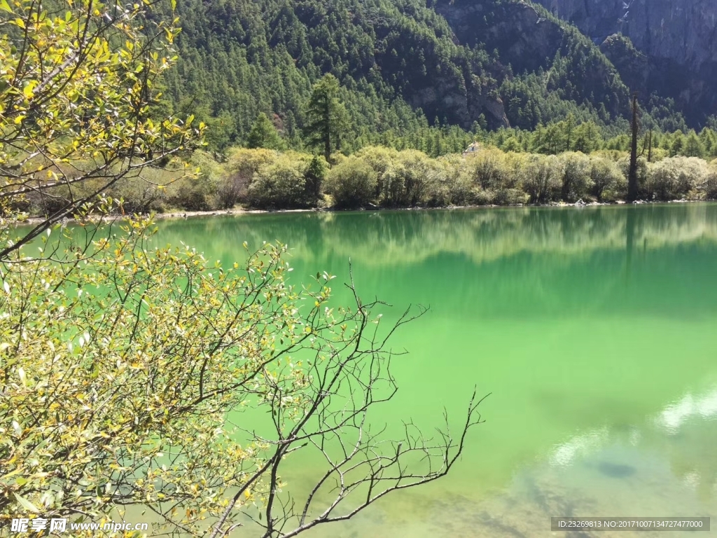 湖光山色