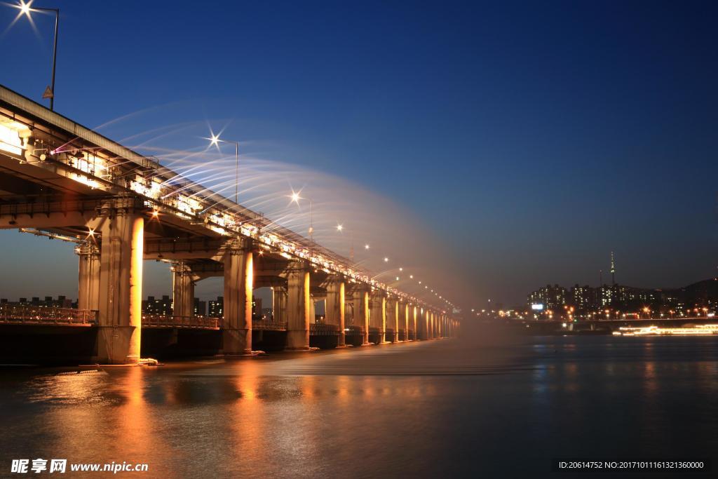 河道夜景